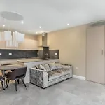 Beautiful 1-Bed Apartment In Golders Green London