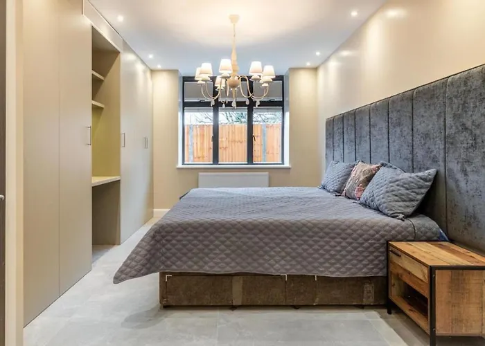 Beautiful 1-Bed Apartment In Golders Green London